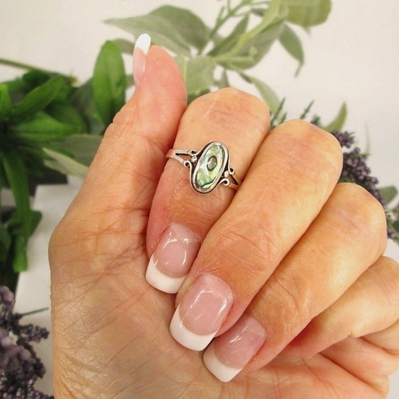 NIB Women's Elegant 925 Sterling Silver Oval Abalone Ring Size 9 - Picture 3 of 11